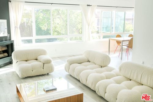 10823 Camarillo St, Toluca Lake, CA, 91602-1302 | Card Image