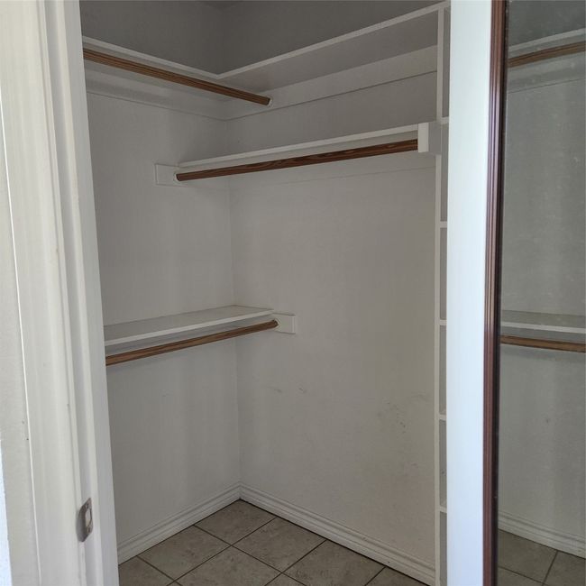2 walk-in closets | Image 16