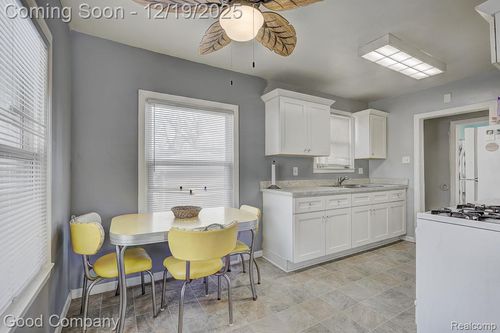 518 E Maxlow Ave, Hazel Park, MI, 48030-2236 | Card Image