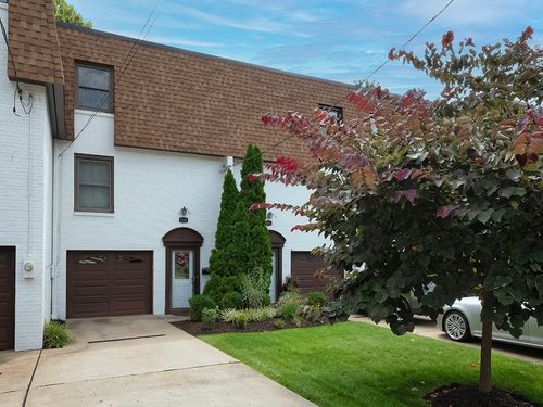 691 Shady Dr E, Mt. Lebanon, PA, 15228-2365 | Card Image