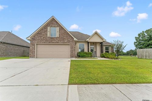 40053 Maddie Dr, Prairieville, LA, 70769-6810 | Card Image