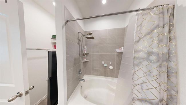 Combination tube and shower | Image 27