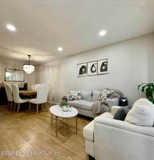 57 Country Ln, Staten Island, NY, 10312-1688 | Card Image