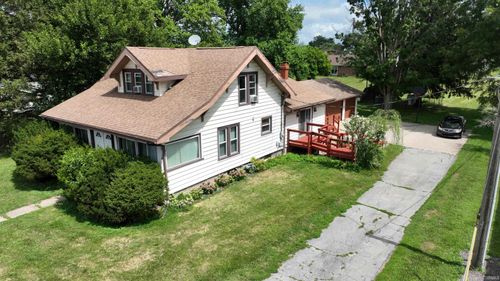 105 N 7th St, Chalmers, IN, 47929-8016 | Card Image