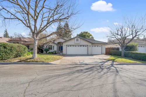 8590 N Sierra Vista Ave, Fresno, CA, 93720-3915 | Card Image
