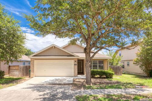 8607 Cheyenne Blf, Converse, TX, 78109-2322 | Card Image