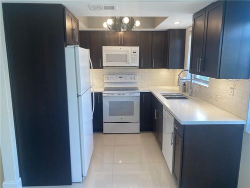 apt-209-2451 Ne 49th St, Fort Lauderdale, FL, 33308-4770 | Card Image