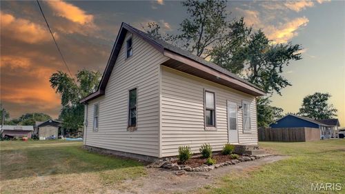 608 Cross St, Montgomery City, MO, 63361-1602 | Card Image