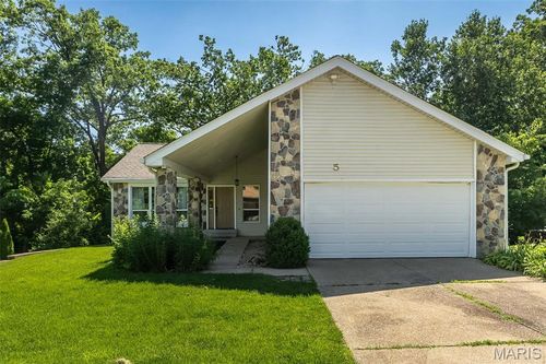 5 Provence Dr, Lake St Louis, MO, 63367-1731 | Card Image