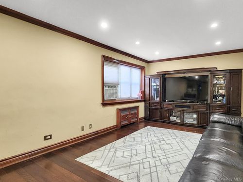 apt-1a-66 149th St, Flushing, NY, 11367-1301 | Card Image