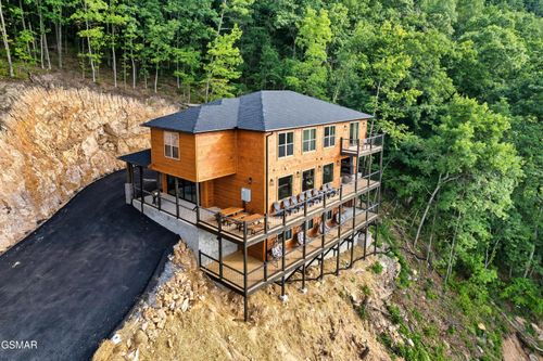1990 Blackthorn Trl, Sevierville, TN, 37876 | Card Image