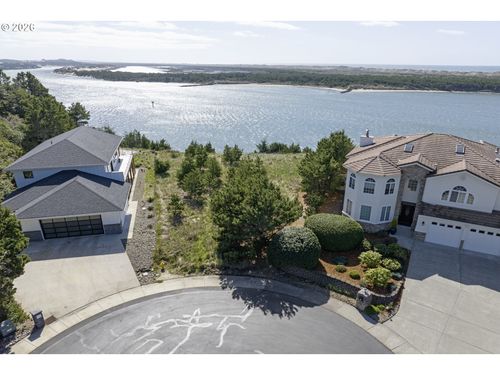 59-59 Shoreline Dr, Florence, OR, 97439-8976 | Card Image