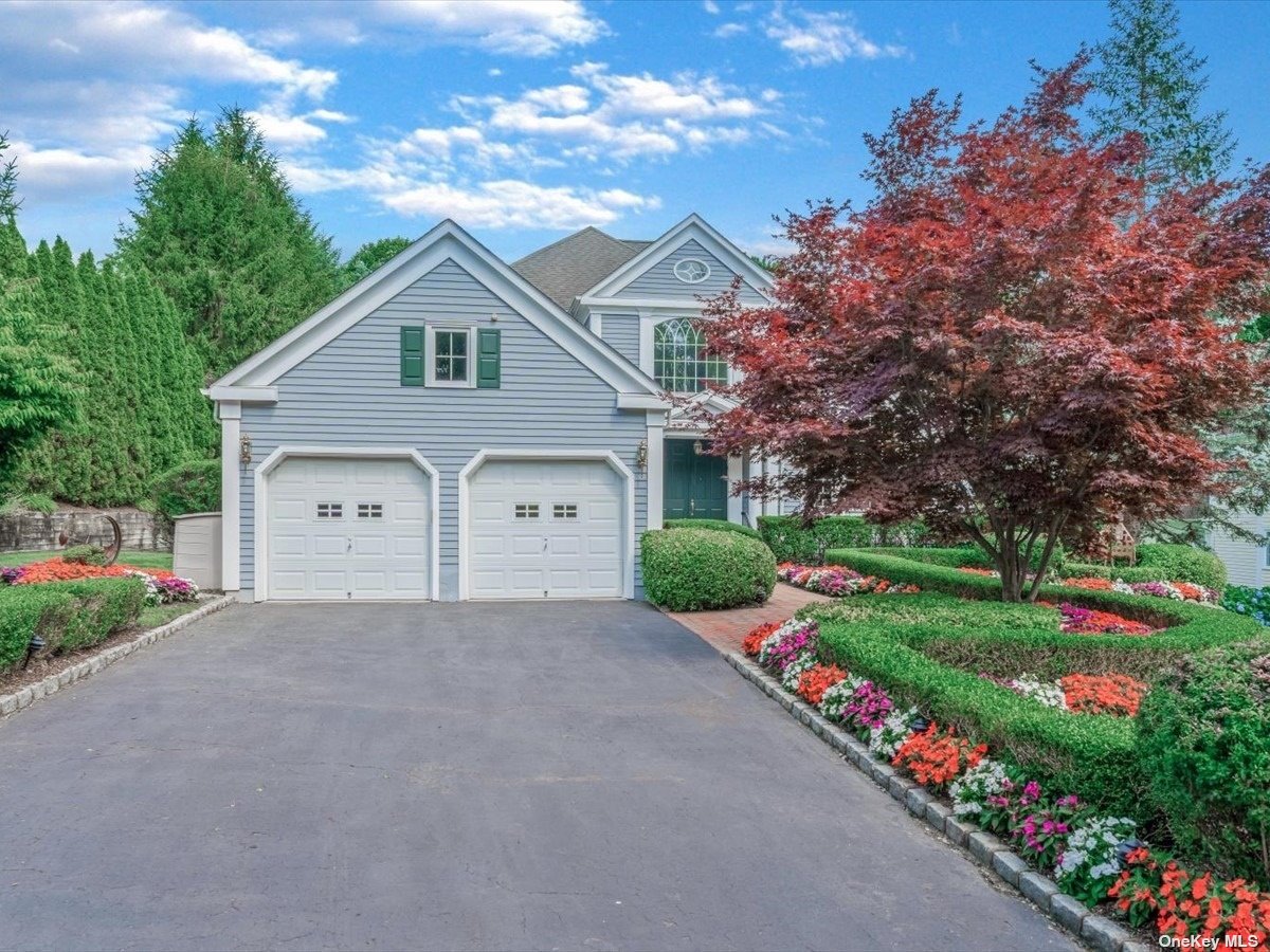 Gracewood Dr, Manhasset, NY 11030
