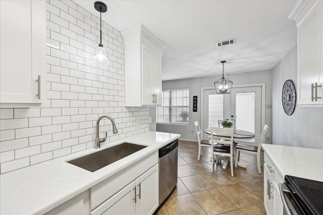 1047 Park Meadow Dr, Condo with 3 bedrooms, 2 bathrooms and null parking in Beaumont TX | Image 13