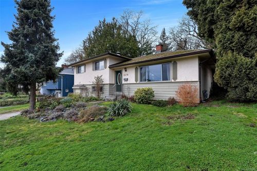 3410 Browning St, Victoria, BC, V8P4E1 | Card Image