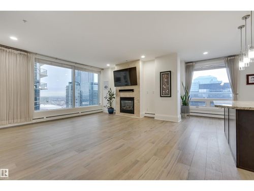 10136 104 St Nw, Edmonton, AB, T5J0B5 | Card Image