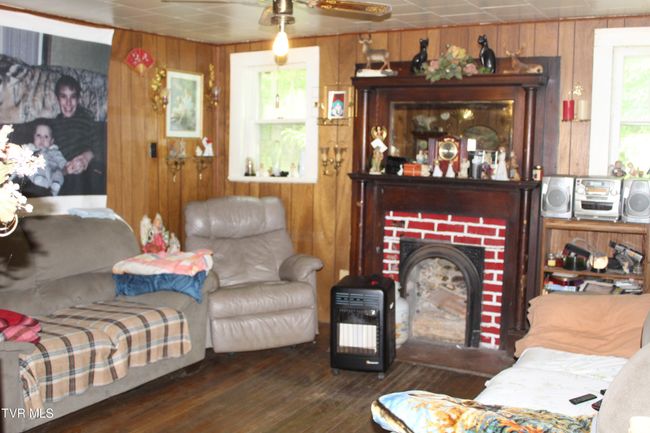 2967 Left Poor Valley Rd, House other with 2 bedrooms, 1 bathrooms and null parking in Pennington Gap VA | Image 16