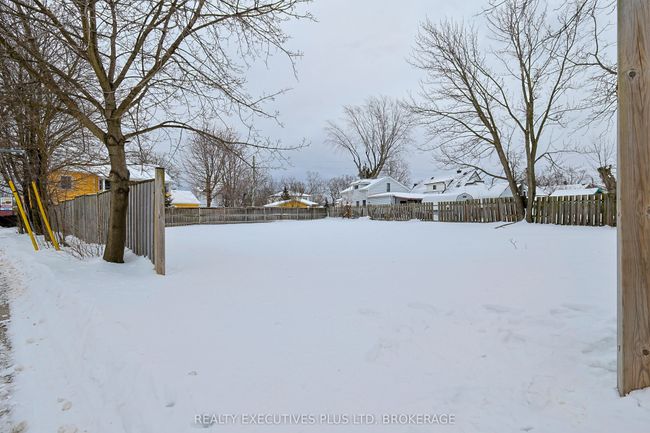 7977 Portage Rd, Home with 0 bedrooms, 0 bathrooms and null parking in Niagara Falls ON | Image 4