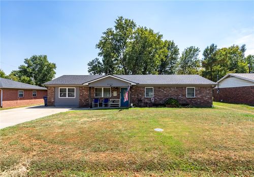 902 W Harvard St, Siloam Springs, AR, 72761-4016 | Card Image