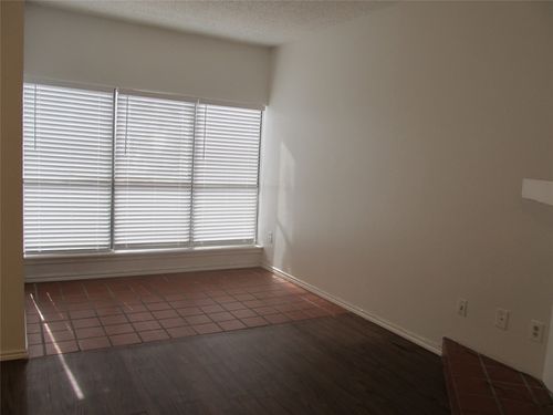 506-9600 Royal Ln, Dallas, TX, 75243-7662 | Card Image