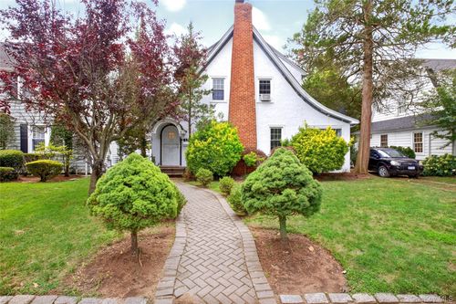 81 Chatham Place, Hempstead, NY, 11552 | Card Image
