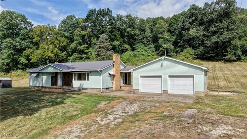3265 Yorkview Rd Sw, New Philadelphia, OH, 44663-7535 | Card Image