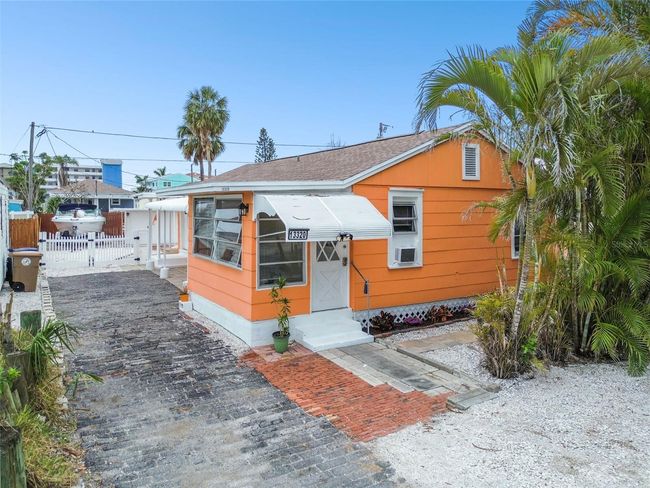 13320 2 Nd St E, Home with 2 bedrooms, 2 bathrooms and null parking in Madeira Beach FL | Image 63