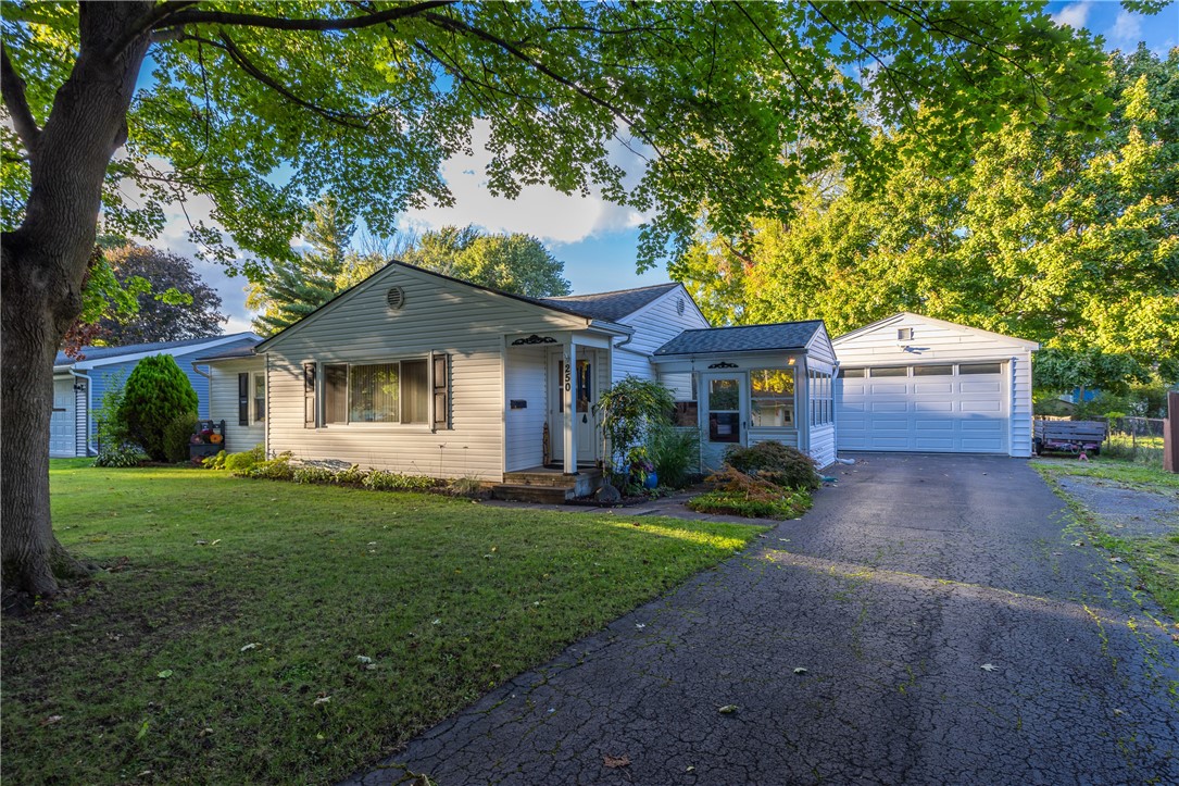 Meadowdale Dr, Rochester, NY 14624