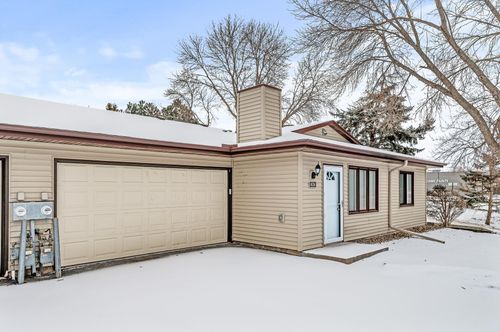 8526 S Maplebrook Cir, Brooklyn Park, MN, 55445-1937 | Card Image