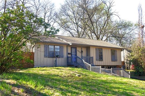 8211 W 57th St, Merriam, KS, 66202-2227 | Card Image