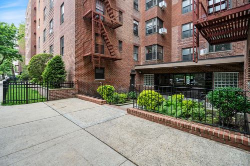 c409-32-40 89th St, East Elmhurst, NY, 11369-2152 | Card Image