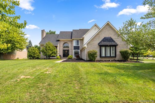 8140 N Pointe Ct, Canton, MI, 48187-1454 | Card Image