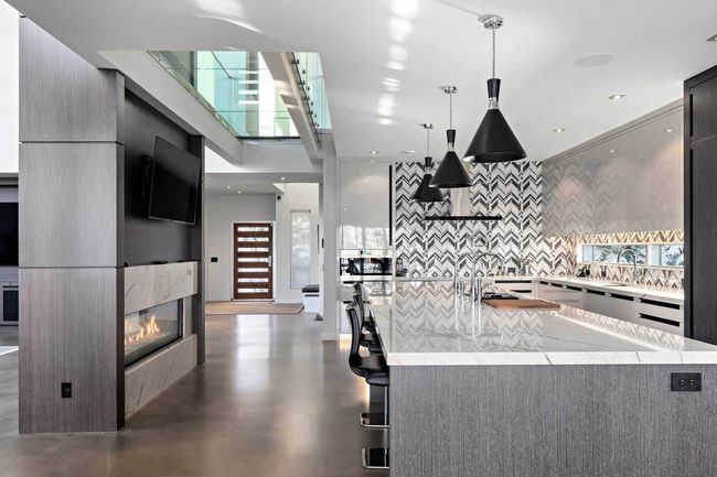 25 Posthill Drive Sw, House other with 4 bedrooms, 4 bathrooms and 8 parking in Calgary AB | Image 8