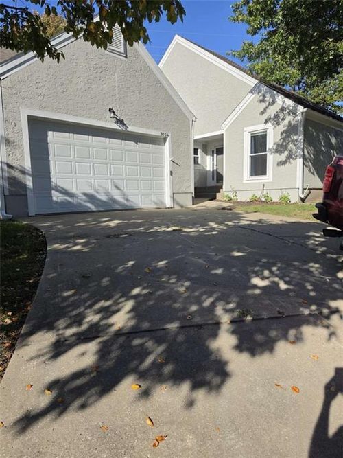 9704 N Locust Dr, Kansas City, MO, 64155-2000 | Card Image