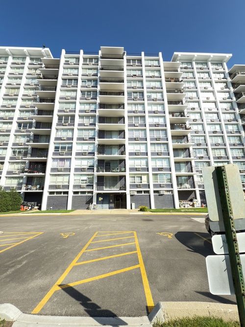 apt-11f-8809 W Golf Rd, Niles, IL, 60714-5733 | Card Image