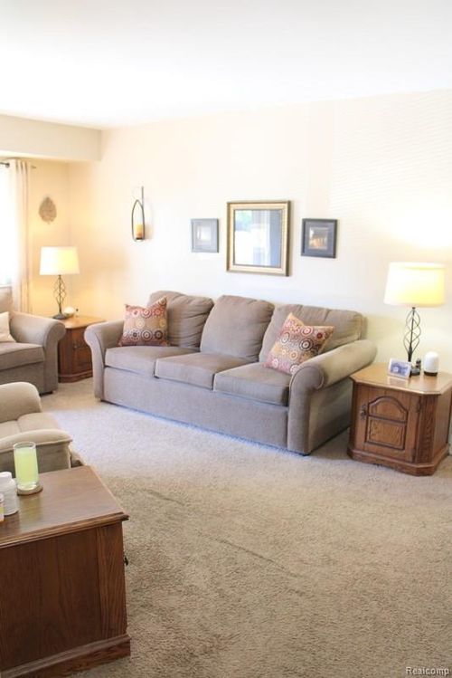 22-24955 Mayfair St, Flat Rock, MI, 48134-2707 | Card Image