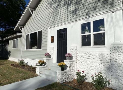 202 N Walnut St, Anderson, MO, 64831-1591 | Card Image