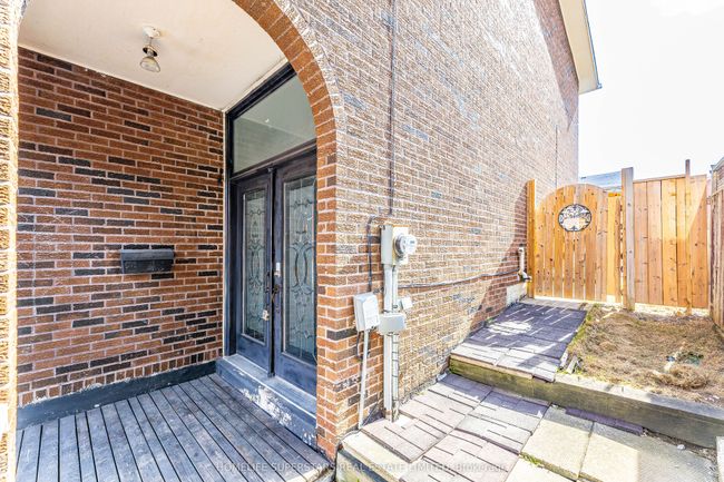13 Thistle Down Blvd, Condo with 4 bedrooms, 3 bathrooms and 1 parking in Toronto ON | Image 4
