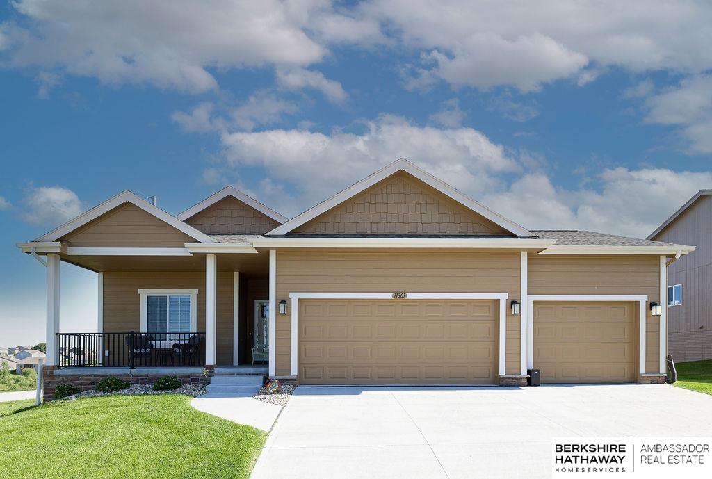Slayton St, Papillion, NE 68046