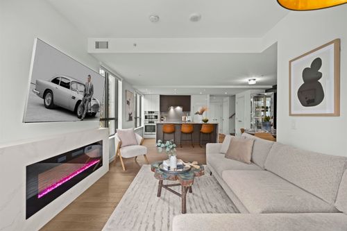1672 Pullman Porter St, Vancouver, BC, V6A0H4 | Card Image