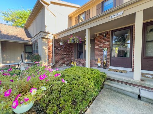 31672 Bear Creek Blvd, Warren, MI, 48093-1694 | Card Image