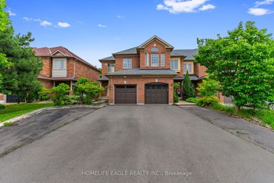 66 Jordanray Blvd, Home with 3 bedrooms, 4 bathrooms and 4 parking in Newmarket ON | Image 2