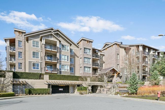 327 - 5655 210 A Street, Condo with 1 bedrooms, 1 bathrooms and 1 parking in Langley BC | Image 1
