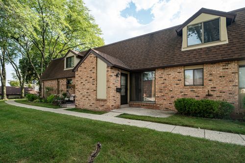 8657 N 72nd St, Milwaukee, WI, 53223-2745 | Card Image