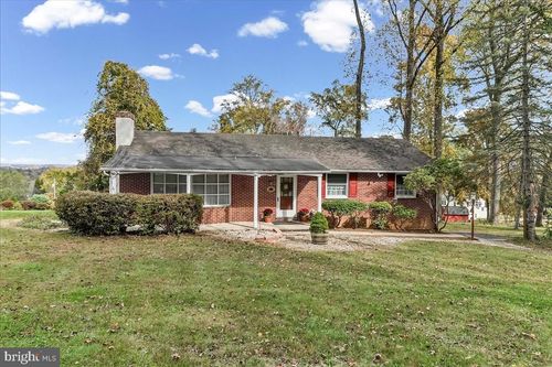 146 Hilltop Rd, Phoenixville, PA, 19460-2949 | Card Image