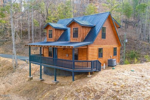 2321 Willow Ln, Sevierville, TN, 37862-8609 | Card Image