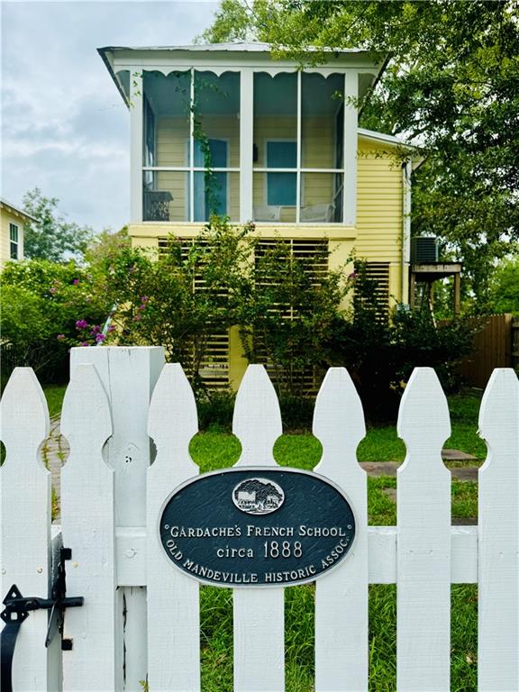 210 Carroll Street, For Sale in Mandeville Zoocasa