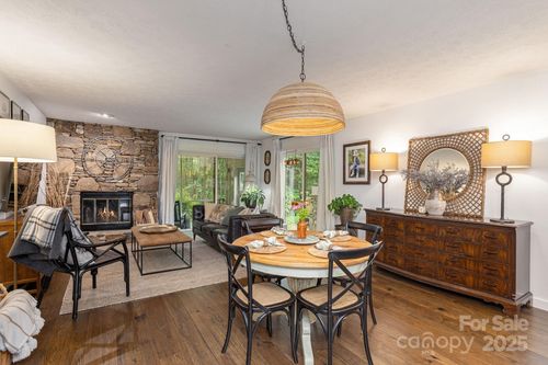 217 Juniper Ln, Hendersonville, NC, 28739-4170 | Card Image