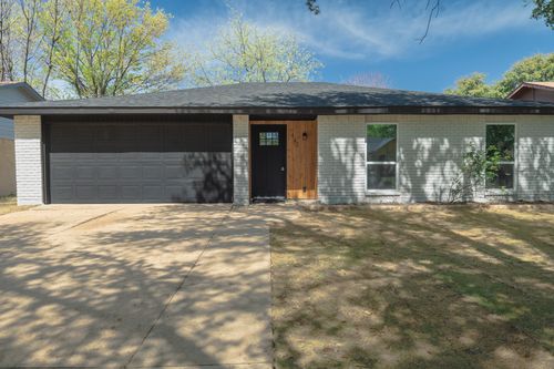 442 Lake Park Dr, Grand Prairie, TX, 75052-5229 | Card Image