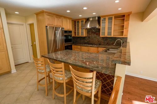 17097 Palisades Cir, Pacific Palisades, CA, 90272-2139 | Card Image